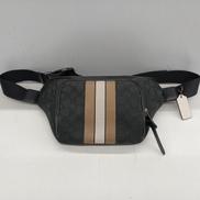 トンプソンベルトバッグシグネチャージャカードウィズヴァーシテ|COACH