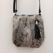 ラビットファータッセルチャームクロスボディ|MICHAEL KORS