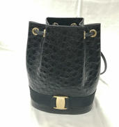 クロコ型押しヴァラミニリュック|SALVATORE FERRAGAMO