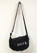 ロゴプリントショルダーバッグ|HUIS.