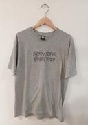 ロゴ入りTシャツ　ステューシー|STUSSY