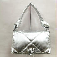 キルテッドショルダーバッグ|COLEHAAN