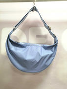 ESSENTIAL SLING ムーン型スリングバッグ|LESPORTSAC