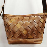 編み込みレザーショルダーバッグ|ARBORE