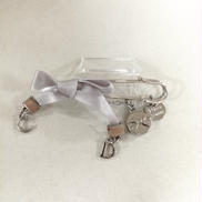 チャーム付きブローチ|DIOR BEAUTY