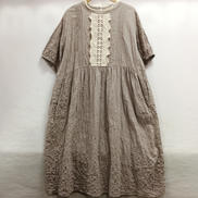 襟元レースハーフスリーブワンピース|SAMANSAMOS2