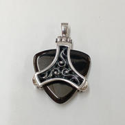 ギターピックペンダントトップ|PUERTA DEL SOL