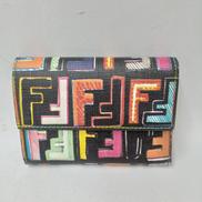 三つ折り財布|FENDI
