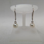 パールピアス|MIKIMOTO