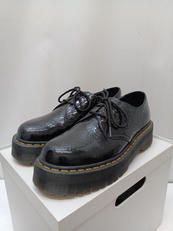 ブラックハンドエンボスシューズ|DR.MARTENS