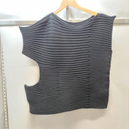 変形プリーツトップス|ISSEY MIYAKE