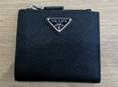 サフィアーノ　二つ折り財布|PRADA