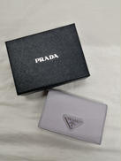 サフィアーノトライアングルカードケース|PRADA