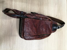 レザーボディバッグ|BROOM