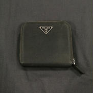 ラウンドジップウォレット|PRADA