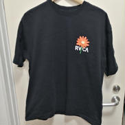 バックフラワーTシャツ|RVCA