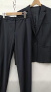 ノーカラーパンツスーツ|PLST