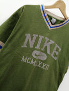 00'S VネックTシャツ|NIKE
