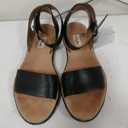 コルシオ ストラップ フラットサンダル|CLARKS