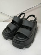 アシメトリックプラットフォームサンダル|CHARLES&KEITH