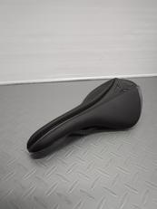 サドル|FIZIK