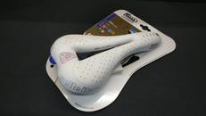 SELLE ITALIA サドル GEL FLOW|SELLE ITALIA