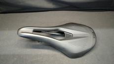 fizik サドル|FIZIK