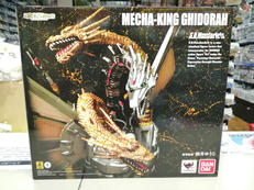 S.H.MONSTERARTS|BANDAI