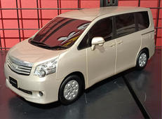 1/18　トヨタ　NOAH　カラーサンプル　ベージュ