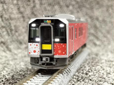 JR H100形ディーゼルカー(釧路線・花咲線ラッピング車)|TOMIX