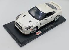1/18スケール車|MAISTO