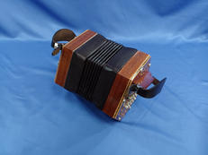 コンサーティーナ|BASTARI