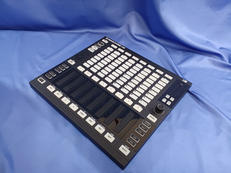 MIDIフィジカルコントローラー|NATIVE INSTRUMENTS