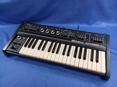 シンセサイザー|ROLAND