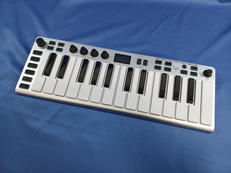 MIDIキーボード|ESI AUDIOTECHNIK