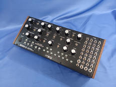 セミモジュラーシンセサイザー|MOOG