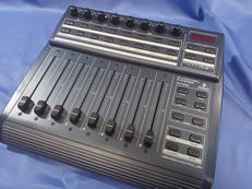 MIDIコントローラー|BEHRINGER