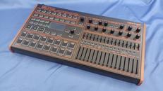 ドラムマシン|BEHRINGER