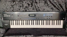 シンセサイザー|ROLAND