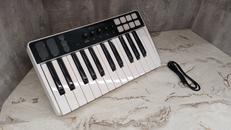 MIDIキーボード|IK Multimedia