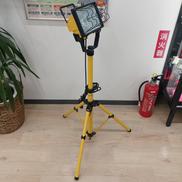 スタンド付ハロゲン投光器|EARTH MAN