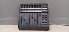 入力コントローラー|BEHRINGER