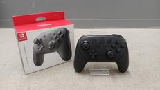 SWITCH PRO コントローラー|NINTENDO