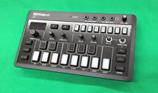 シンセサイザー|ROLAND
