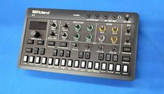 シンセサイザー|ROLAND
