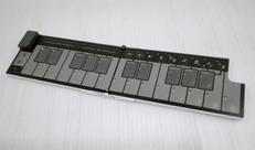 折りたたみMIDIキーボード|KORG