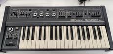 シンセサイザー|ROLAND