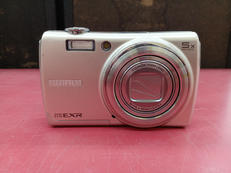 FUJIFILM　FINEPIX F200EXR|FUJIFILM