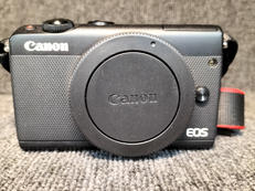 EOS M100 ダブルズームキット|CANON