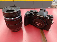 ミラーレス一眼|OLYMPUS